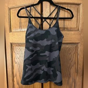 Old navy small Athletic top w built in bra
